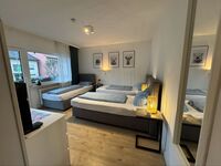 Dreibettzimmer mit Bad/WC und Balkon