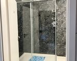 Geräumige Dusche Zimmer Nr. 3