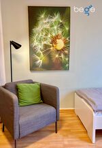 Schlafzimmer 2 mit zwei Einzelbetten, Sitzecke und Smart TV