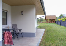 Terrasse mit Blick auf Grillplatz