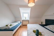 Wohnung 1: Doppelbett + Einzelbett (Schlafzimmer 2)