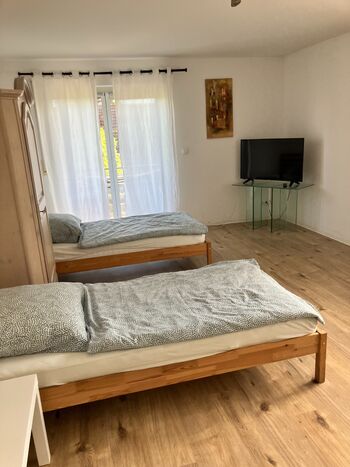 Ideal für Monteure | Unterkünfte für 2-10 Personen I Nahe A81