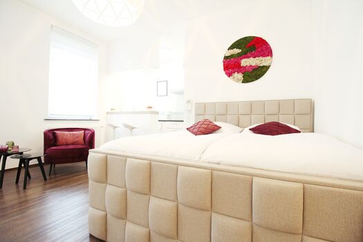 Schönes Apartment zentral gelegen ideal für Messe | Montage Bild 4