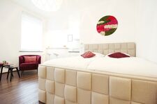 Schönes Apartment zentral gelegen ideal für Messe | Montage Bild 4