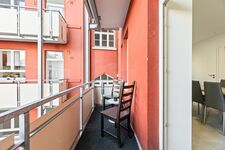 Balkon Beide Wohnungen verfügen über einen Balkon mit Sitzmöglichkeit. Rauchen ist hier erlaubt.