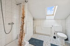 Bad mit dusche und WC
