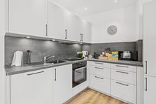 Dritte Küche mit Backofen & Dunstabzug – drei Küchen für drei Apartments