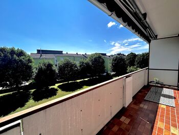 Moderne-möblierte Wohnung mit Einzelbetten und Balkon Bild 5