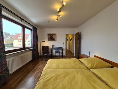 Großes Schlafzimmer für 1-2 Personen, Arbeitsbereich, Sessel