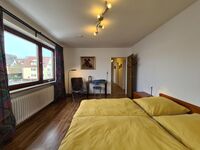 Großes Schlafzimmer für 1-2 Personen, Arbeitsbereich, Sessel