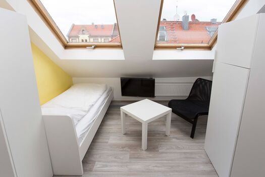 2 Wohnungen für 5 Personen, Waschmaschine, 2 Küchen, 2 Bäder und WLan Bild 4