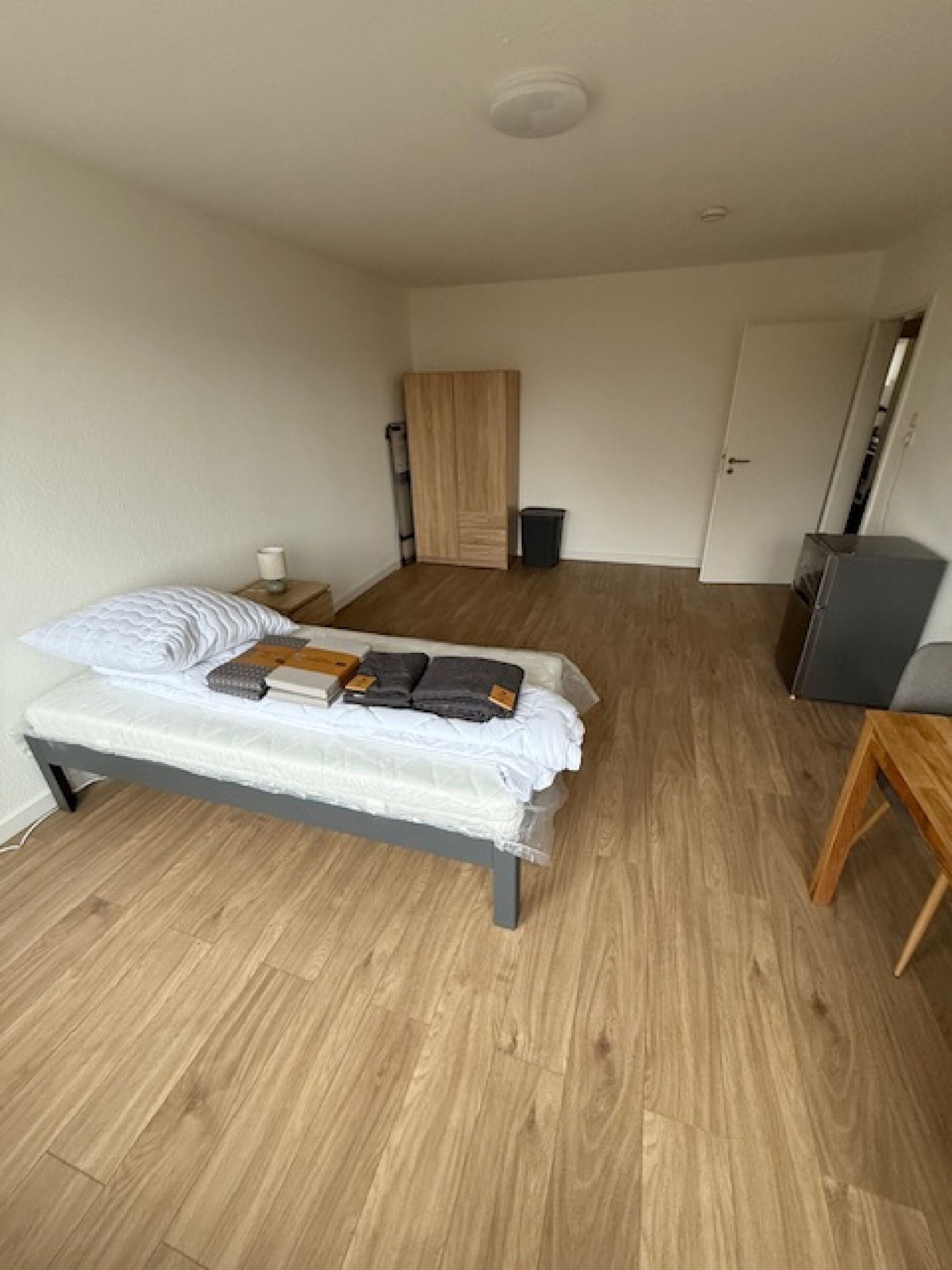 Einzelzimmer mit Kühlschrank