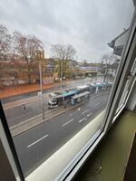 Haltestelle vor der Tür