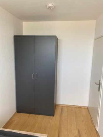 Schlafzimmer mit einem Bett