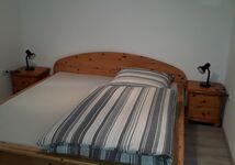 Schlafzimmer mit Doppelbett auch als Einzelbett