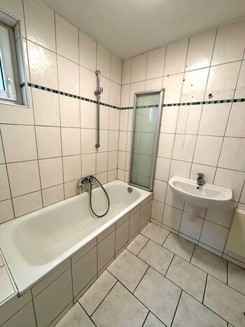 Große 2 Zimmer Wohnung , Küche, Dusche, Terrasse, Fernseher Bild 4