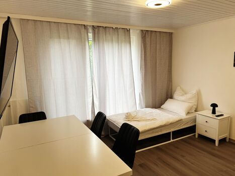 Monteurswohnung mit Balkon in der Stadt! Gute Abindungen Picture 2