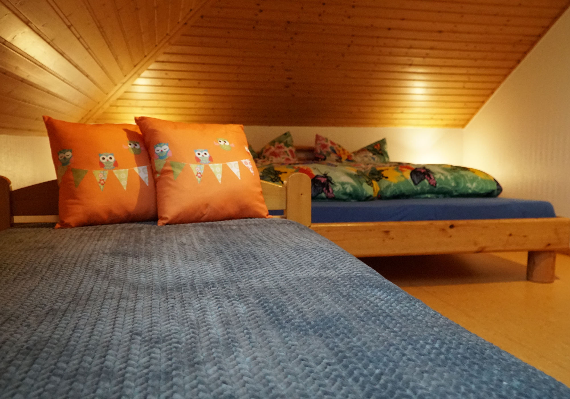 Schlafzimmer II Doppelbett mit Eizelbett