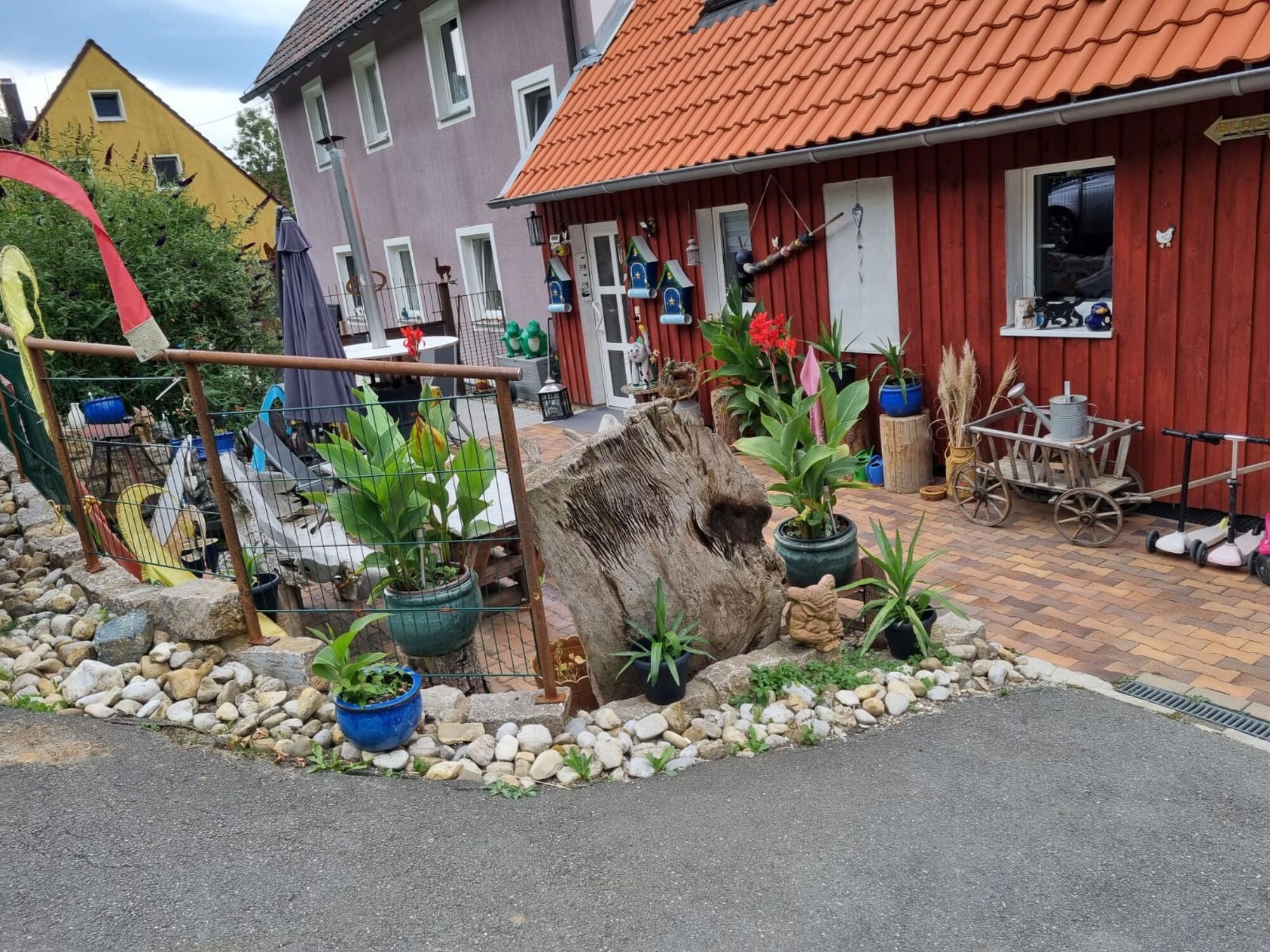 Haus (links DG und rechta EG/DG)