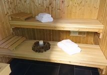 Sauna (inkl. Aufguss, Liegen + Bademäntel/Handtücher gegen kl. Gebühr)