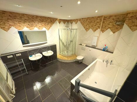 Voll Ausgestattete Monteurswohnung mit 3 Schlafzimmer, 2x WC inkl. WLAN Bild 3