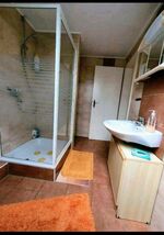 Bad mit Dusche und WC 