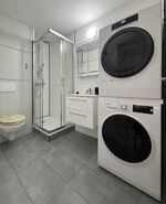 Bad (Dusche, WC, Waschmaschine, Trockner)