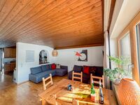 Wohnzimmer mit Ausziehcouches