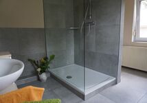 neue, große Dusche