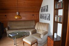 Gemütliches Wohnzimmer mit TV