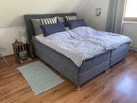 1. Schlafzimmer mit einem Doppel-Boxspringbett