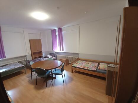 3-Zi-Whg frei, sep. Whg an Fa., Gruppen ab 15 E Obrázok 4
