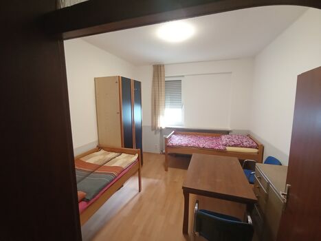 3-Zi-Whg frei, sep. Whg an Fa., Gruppen ab 15 E Obrázok 5