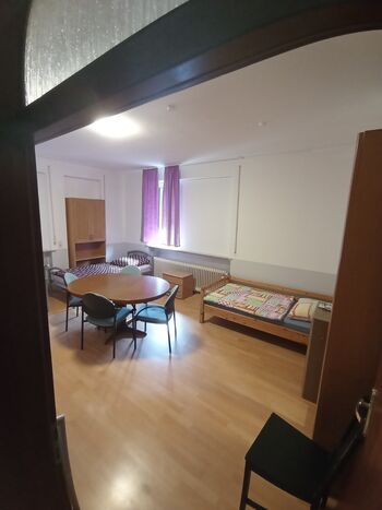 3-Zi-Whg frei, sep. Whg an Fa., Gruppen ab 15 E Obrázok 3