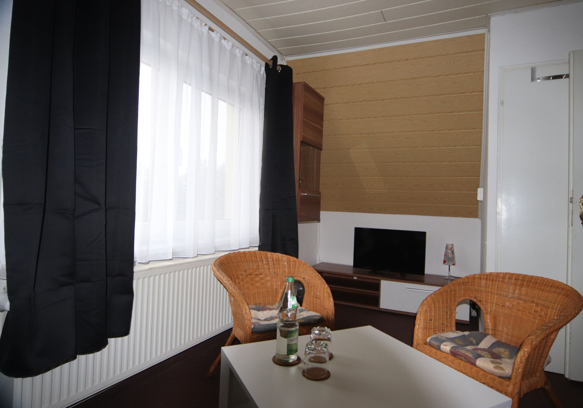 Ruhige Wohnung und/ oder Zimmer mit Terrasse