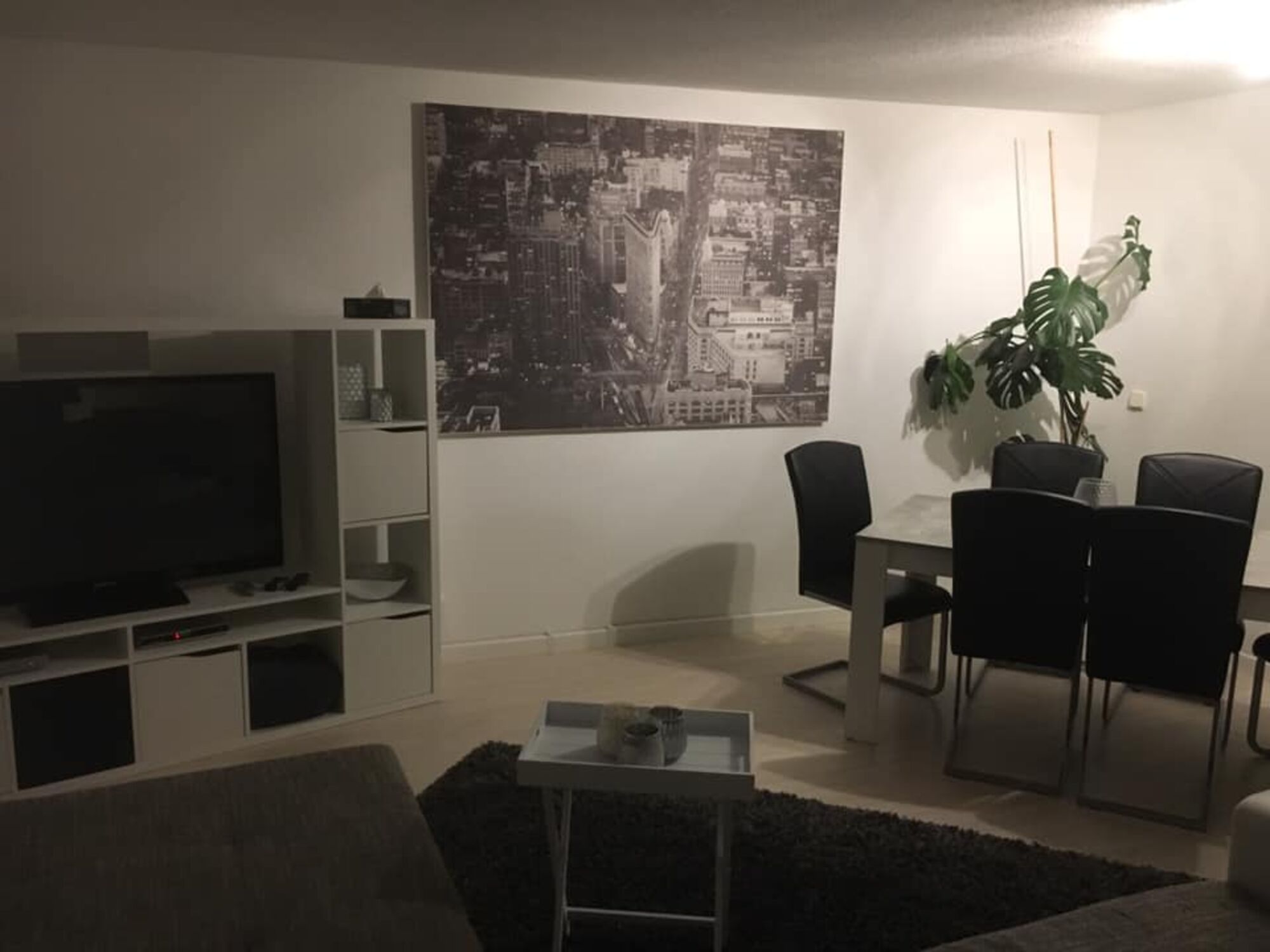 Wohnzimmer mit Esstisch