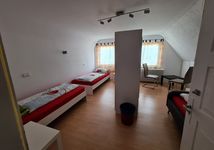 3-Bett-Zimmer DG gehört zur Wohnung im OG