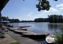 großer See in der Nähe - Boot fahren, Beachclub etc.