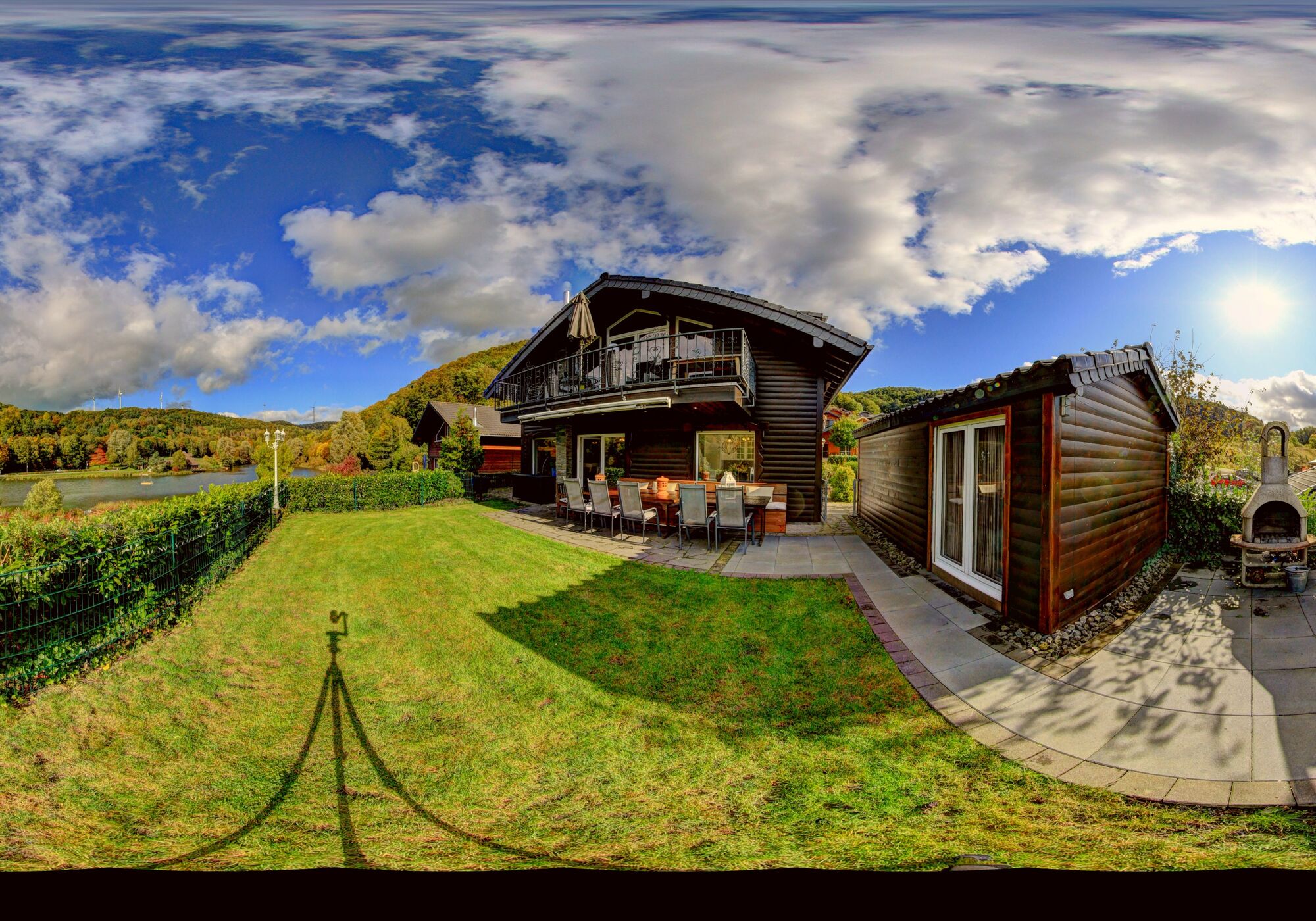 Ferienhaus Chalet am Waldsee direkt am Ufer des Riedener Badesees gelegen mit 2 Ferienwohnungen