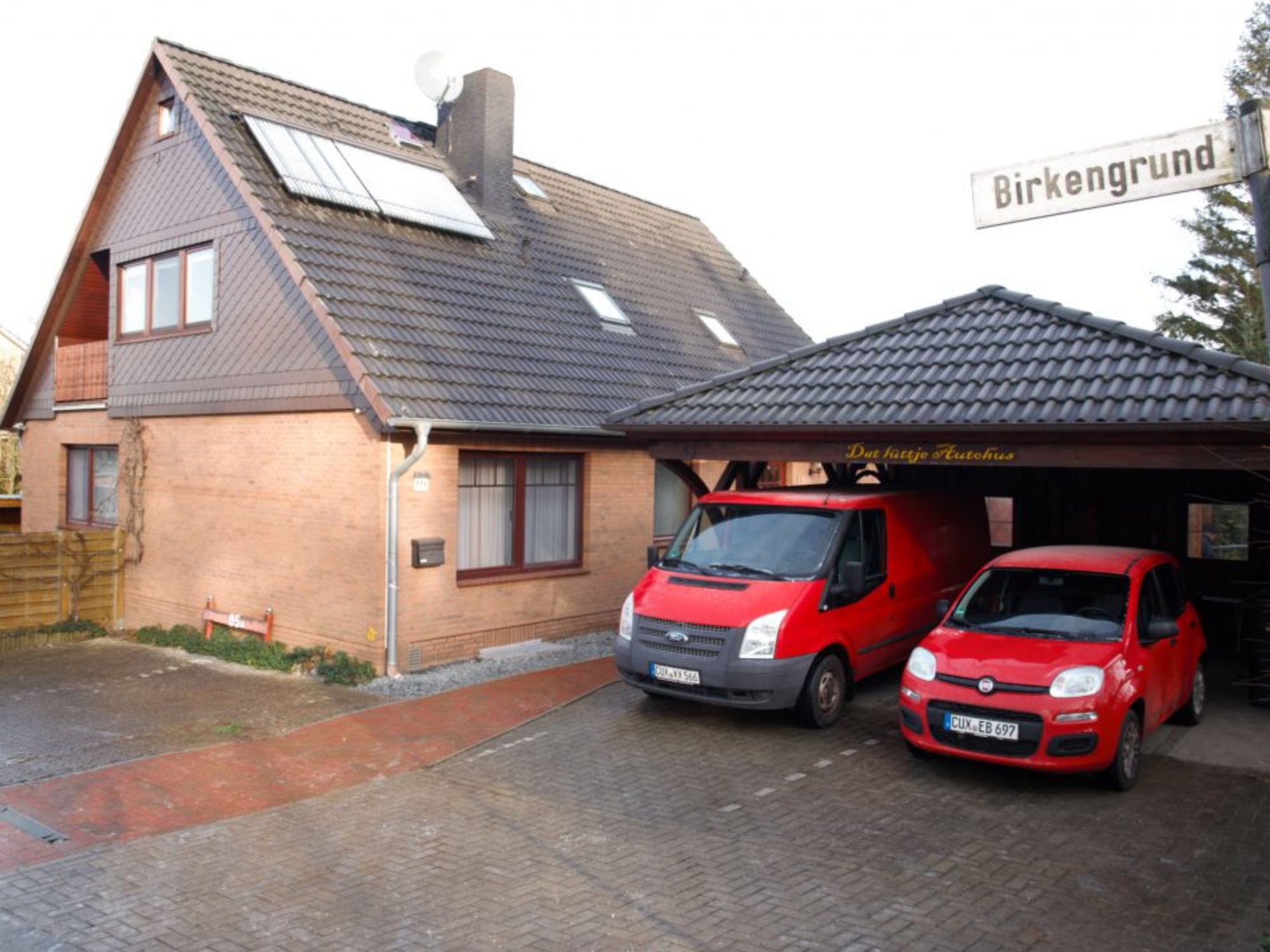 unser Gästerhaus mit Carport