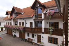 Weingut & Gästezimmer Butzbach Bild 1