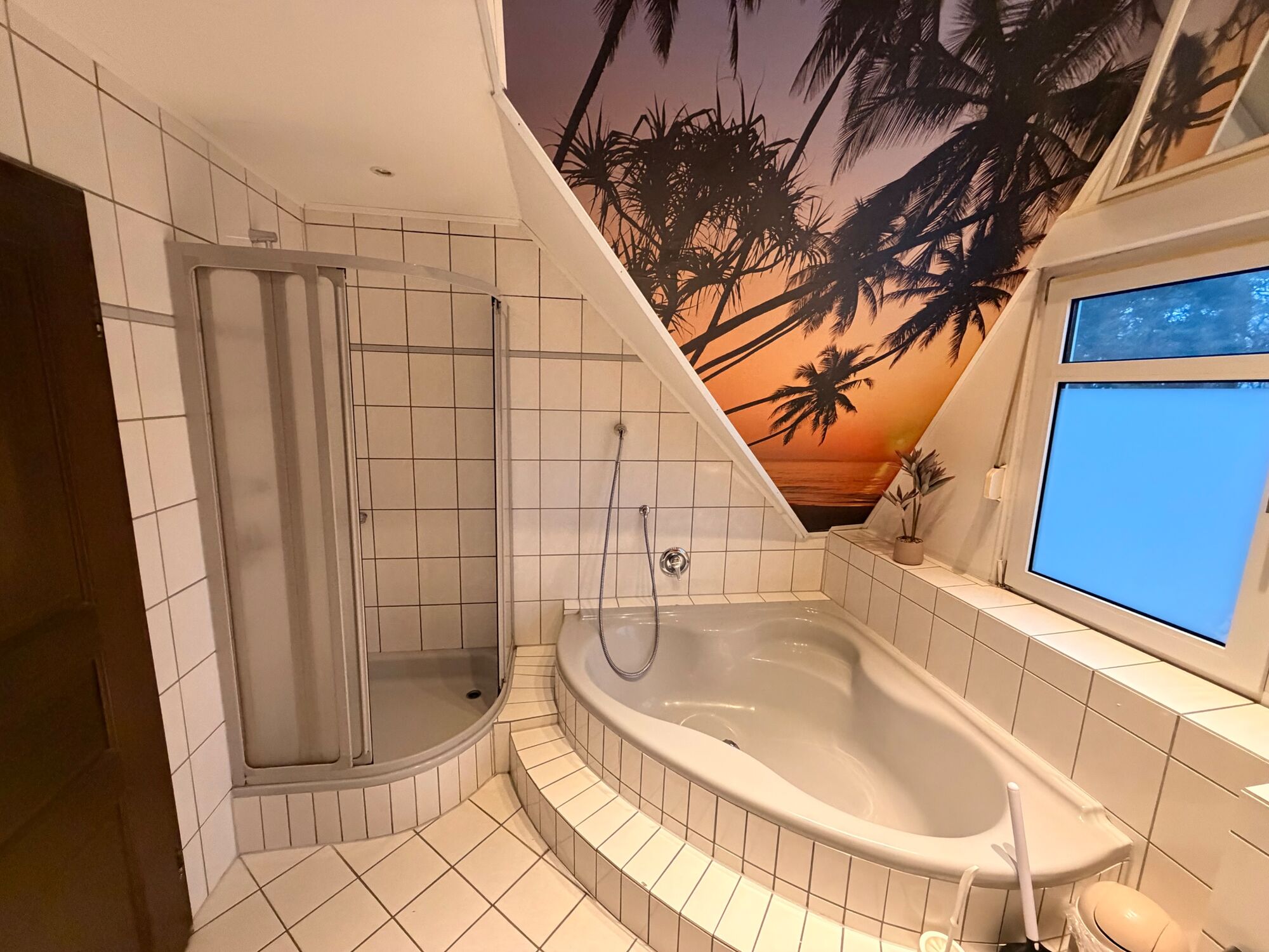 Dusche und Badewanne