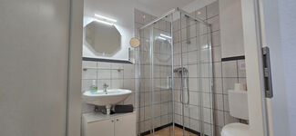 eines der 5 Badezimmer
