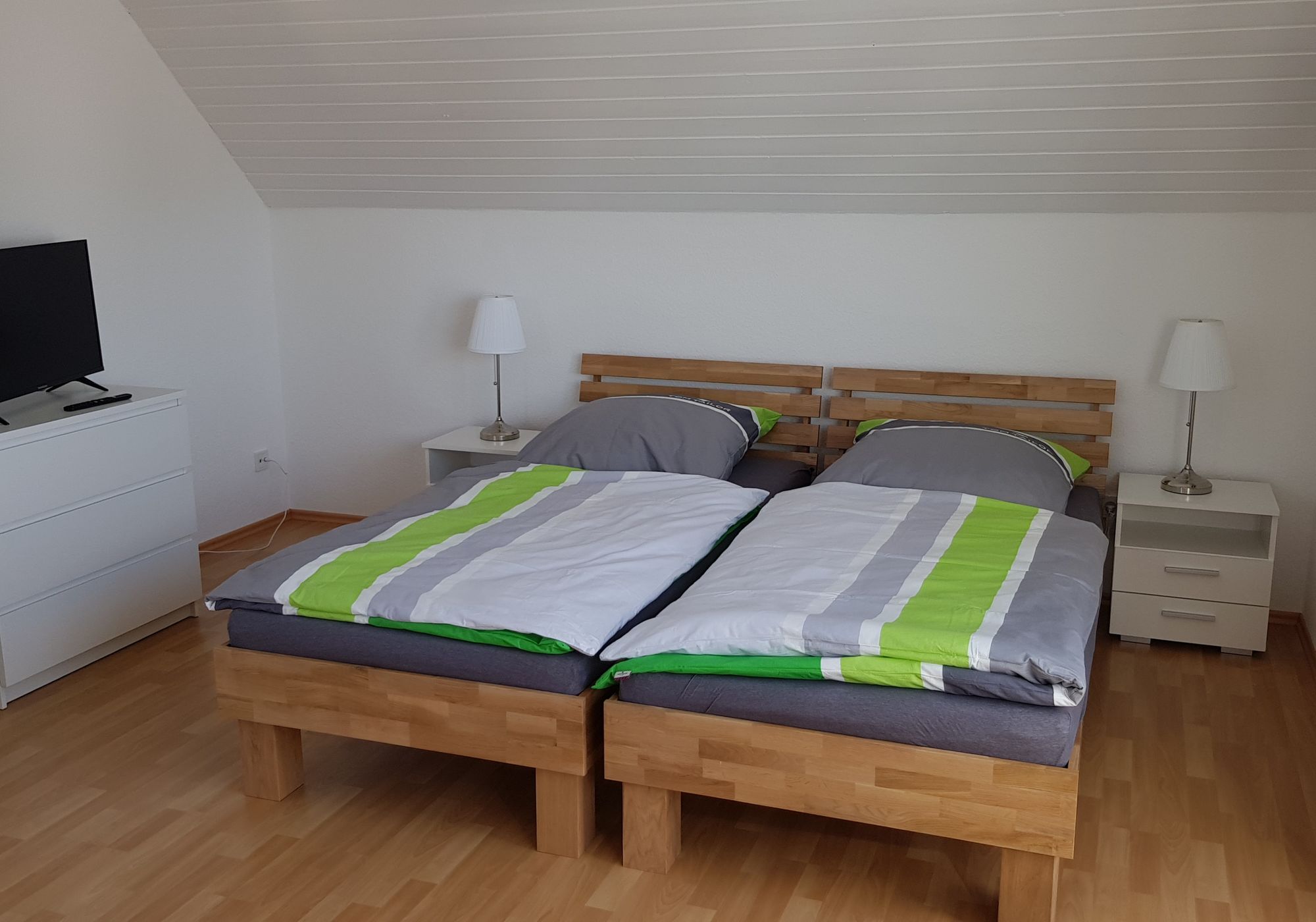 Schlafzimmer 1