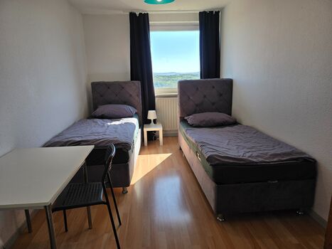 2. Schlafzimmer mit zwei Einzelbetten